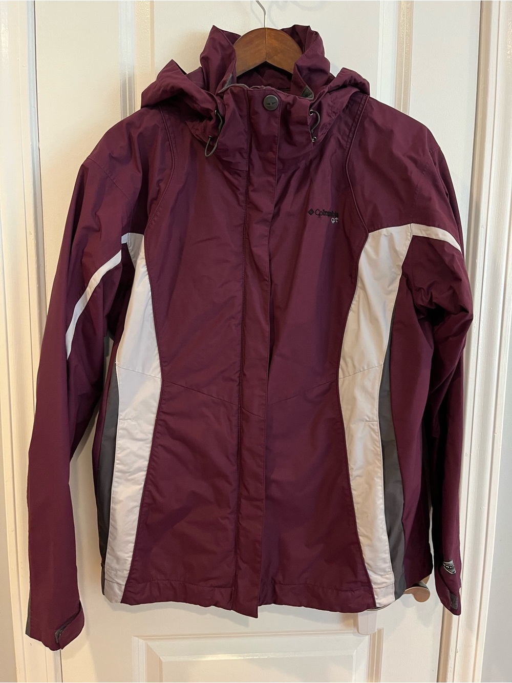 Columbia Women's Burgundy and White Ski Jacket